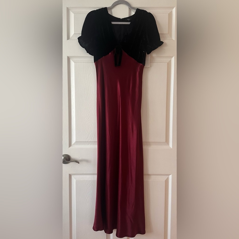 Rails
Dory Velvet Shrug Satin Dress - Picture 4 of 11